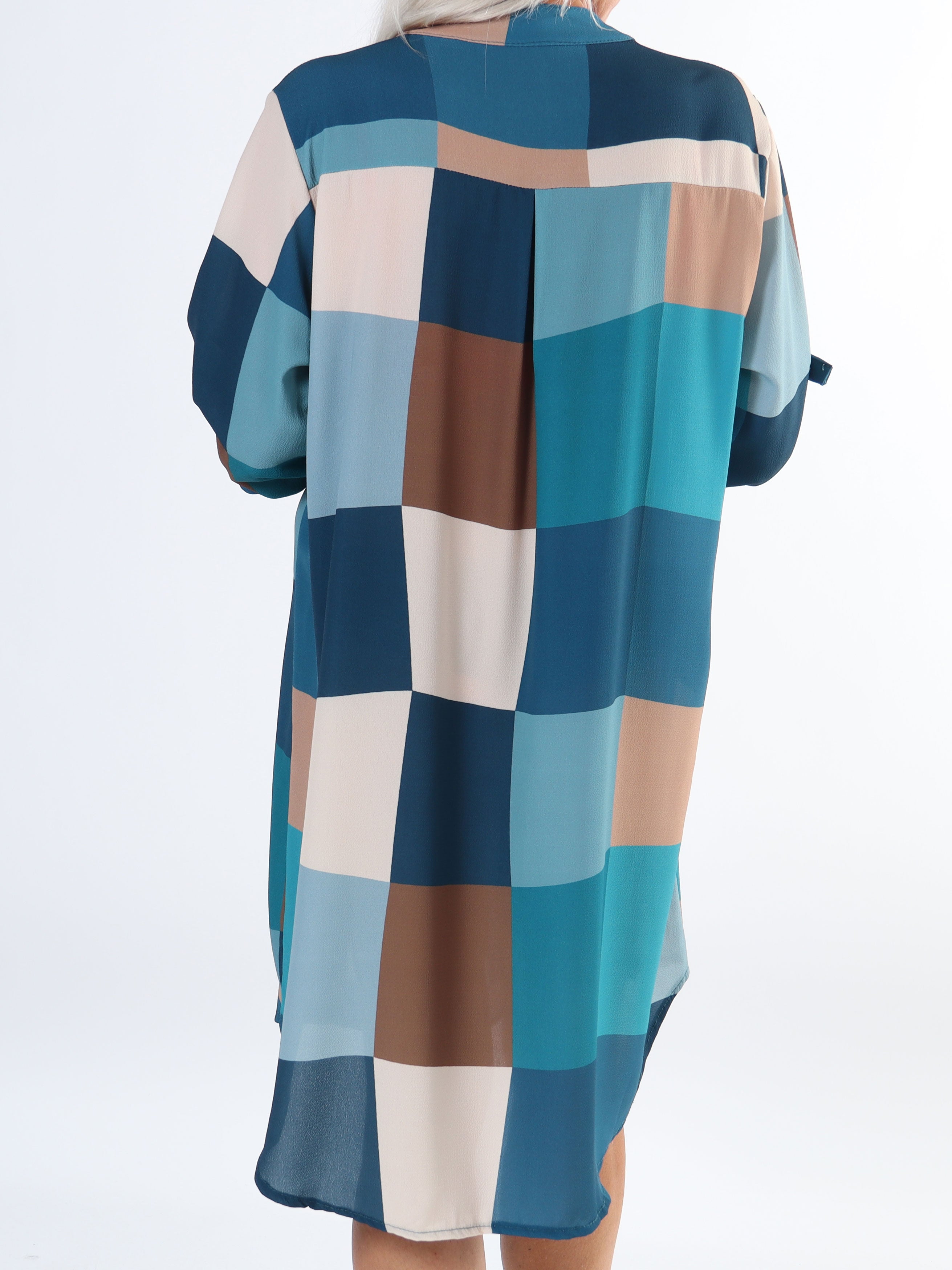 Vanesa Dress Check - Let og luftig plus size kjole